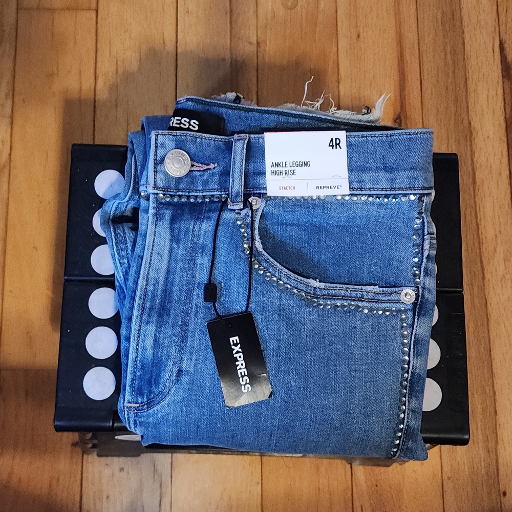 Express Women's Studded Blue Ankle Jeans(Brand NEW)